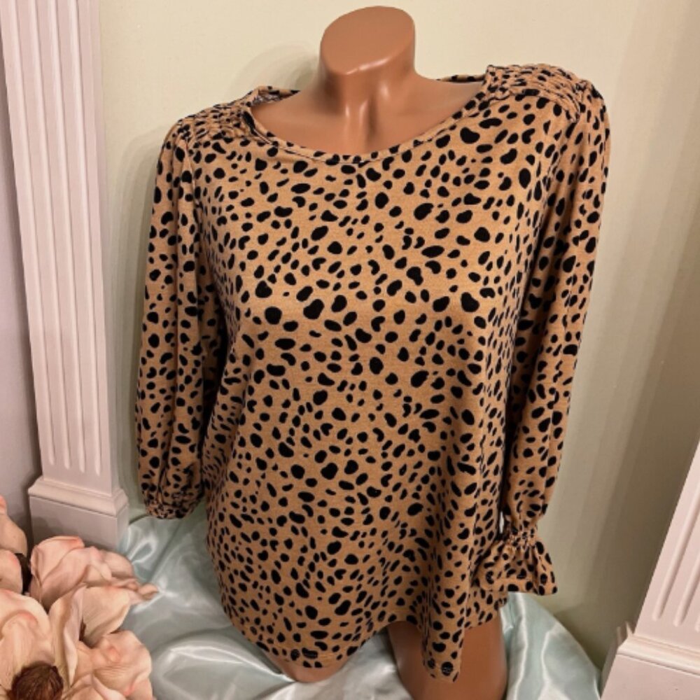 Crown & Ivy. Sz Large. Animal Print Stretch Tan Black Shirred Pullover. B9